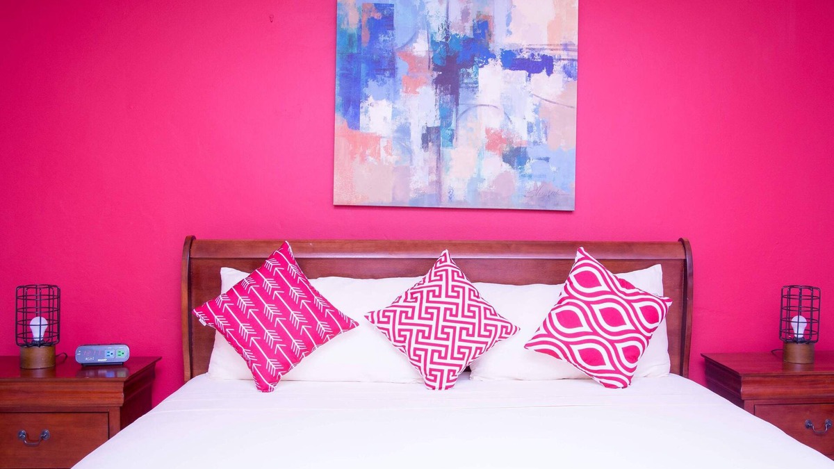 Molynes Gardens Apartment | Fully AC'ed, Quite Neighbor, Kingston Prime location, King Bed, Wifi, Cable,Gate