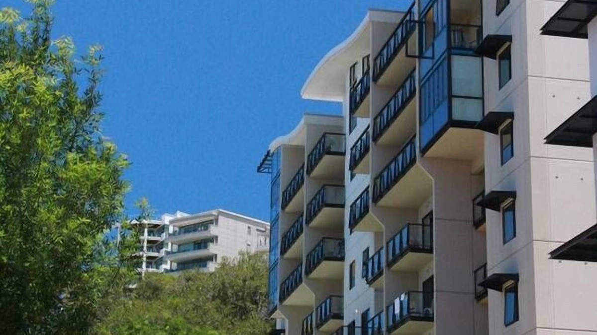 Perth Central Business District Apartment | Fully Airconditioned 2 Bedroom/1 Bathroom With Pool