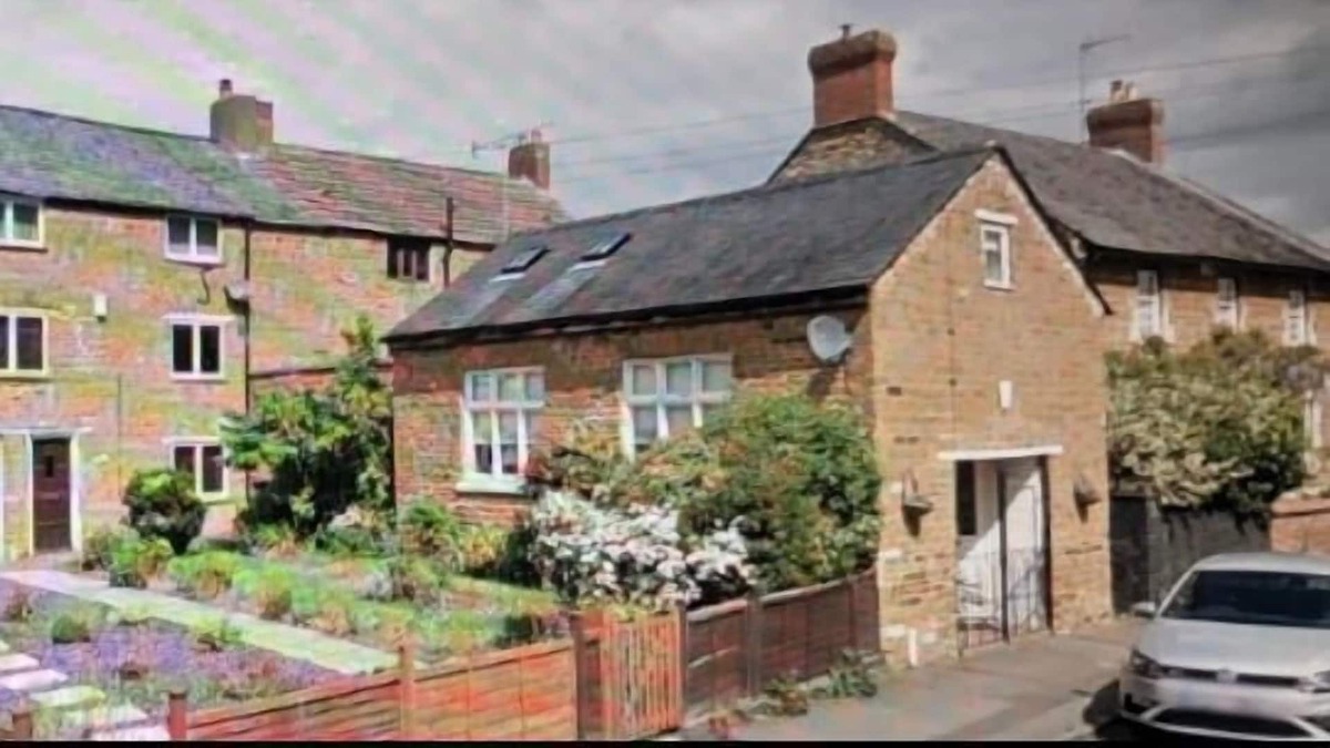 Harrington Cottage | Fully Detached Cottage House Loddington Kettering