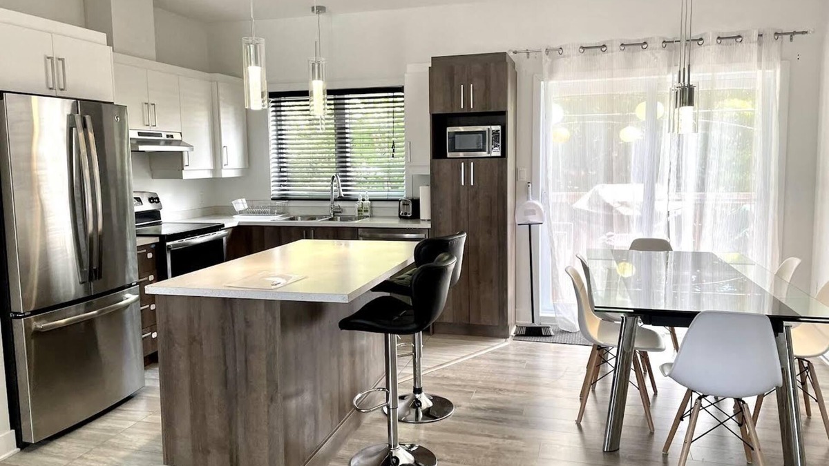 Sainte-Agathe-des-Monts House | Fully Equipped Modern Cottage with Hot Tub in the Heart of the Laurentians