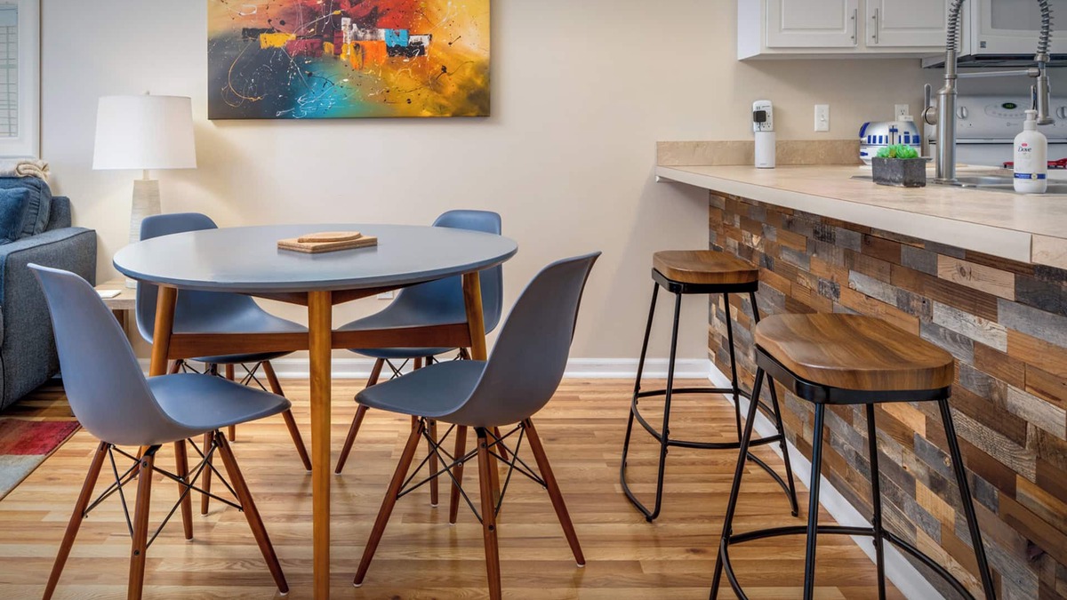 Charlevoix Condo | Fully Equipped 2BR Condo 3 Blocks to Beach, Set Between Downtown &Castle Farms