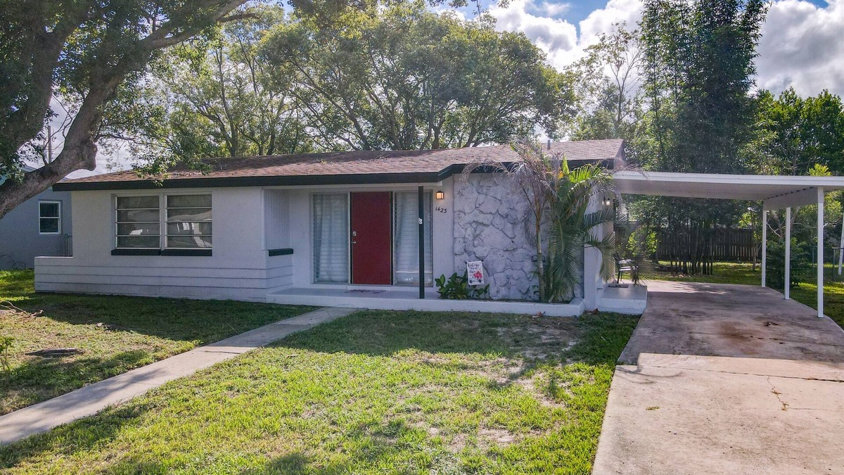 Deltona Lakes House | Fully Equipped 3BR Home in Deltona FL