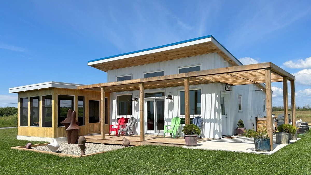 Wellington Cabin | Fully-equipped, 4-seasons, 2 bedrooms in the vineyard at Harwood Estate Winery.