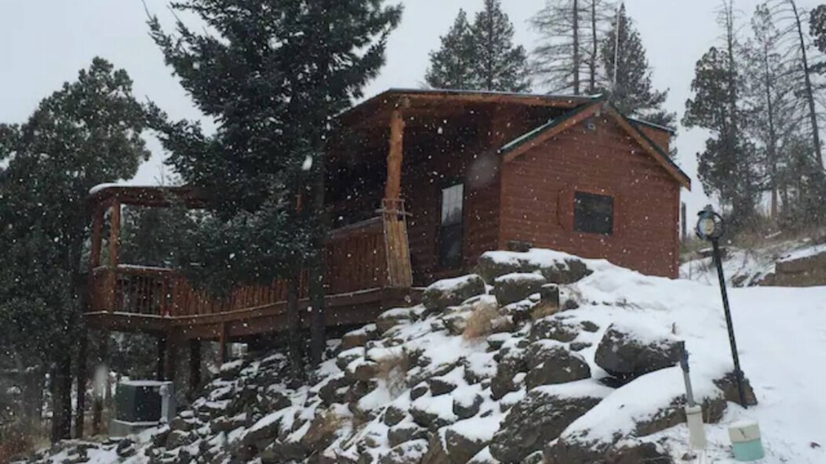Alto Cabin | Fully equipped cabin for a weekend getaway with propane grill and hot tub
