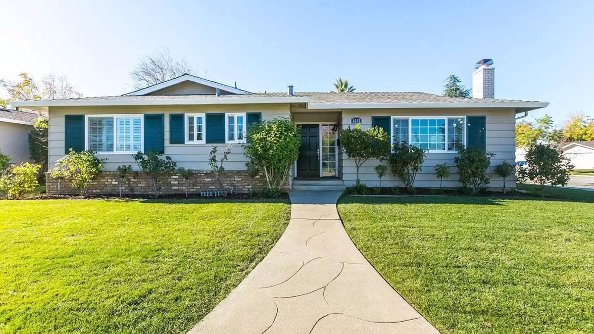Cambrian House | Fully equipped home ideal for a family with children and office/in law unit