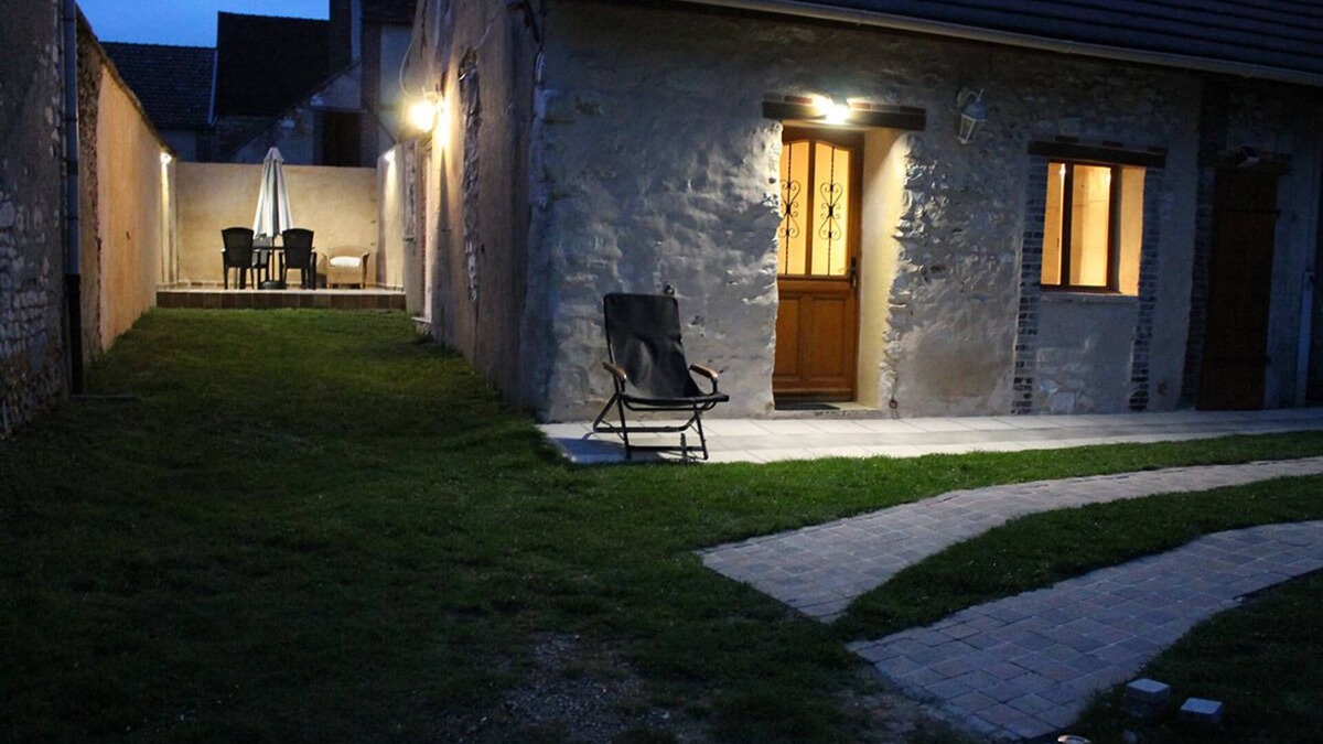 Bellechaume House | Fully-equipped, lively house with West Indian caterer in Burgundy near Chablis