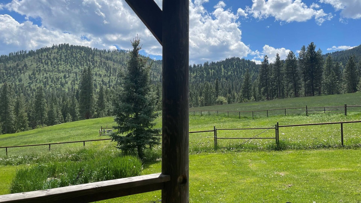 Darby House | Fully Equipped Montana Guest Home w/kitchen, laundry, hot tub and hiking