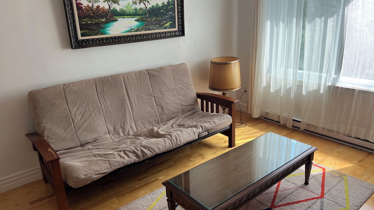 Montreal Apartment | fully-equipped room