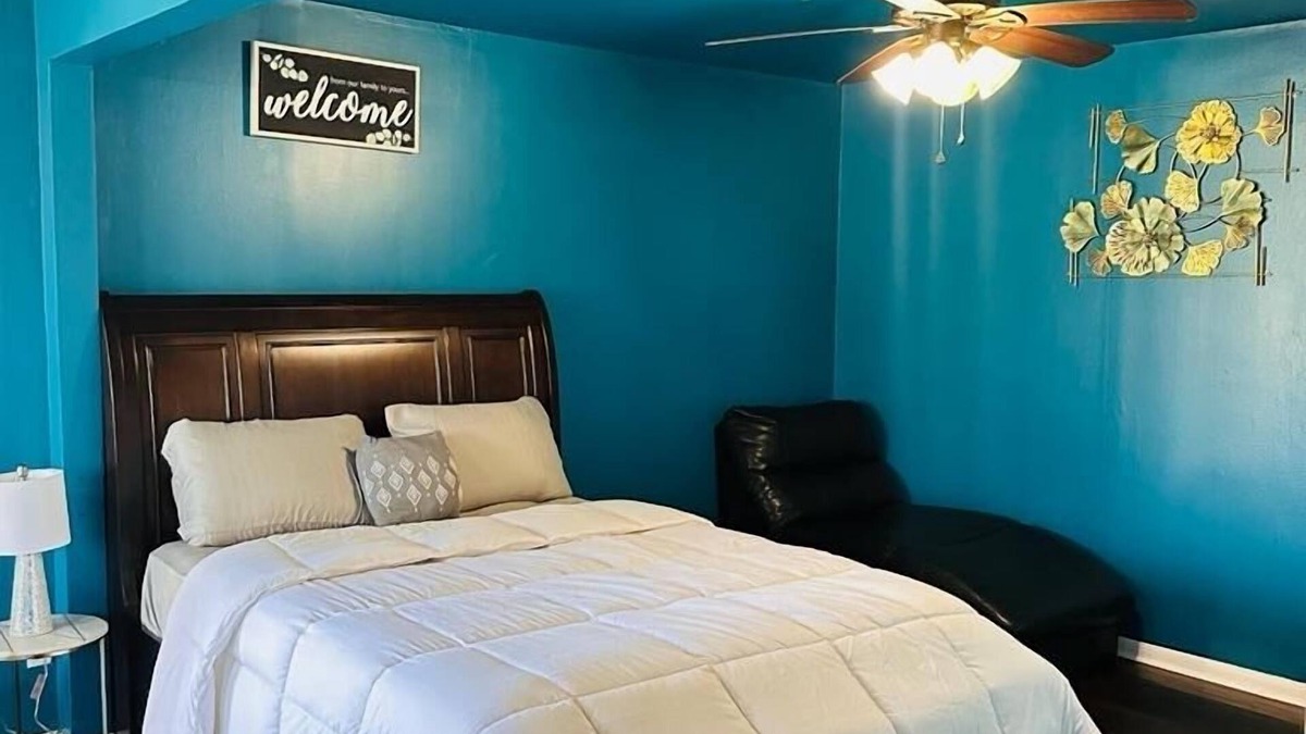 Lawton Apartment | Fully Equipped Studio - 5 mins from the Fort-Sill Military base, and Walmart.