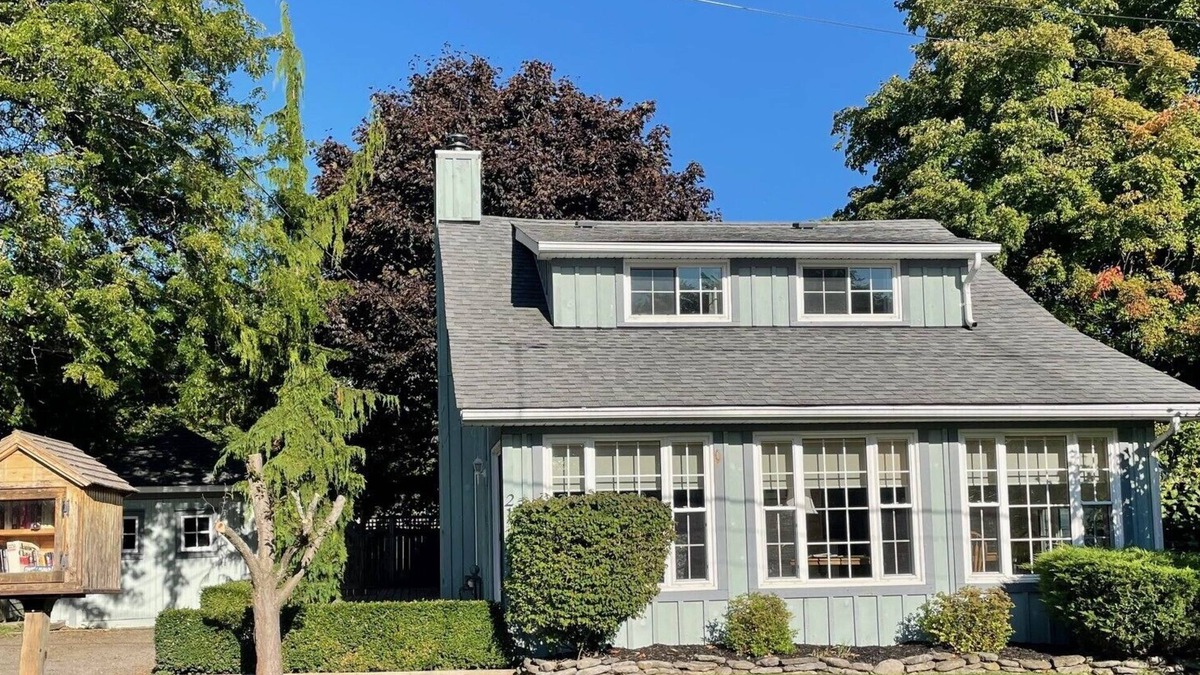Wellington Cottage | Fully Equipped Two Bedroom Cottage - heart of Wellington, Prince Edward County