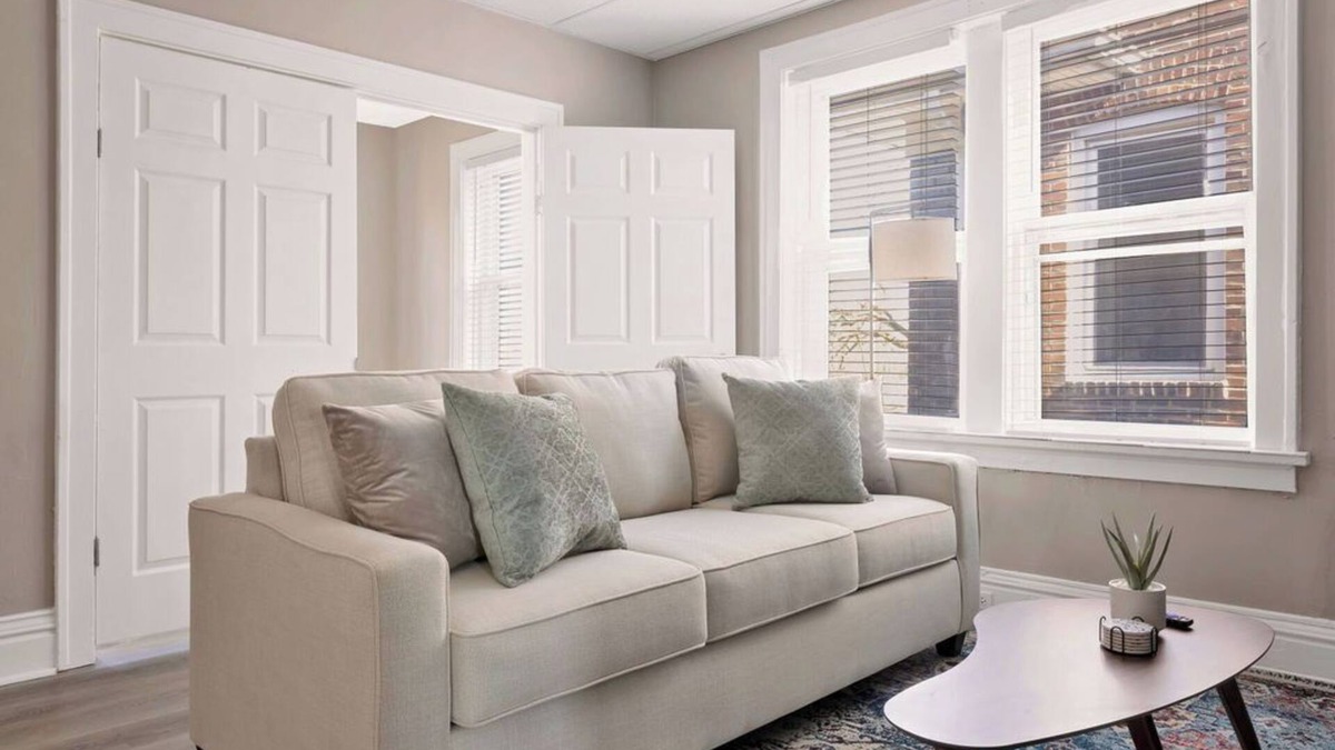 University City Apartment | Fully Equipped Cozy 2BR Apartment Near Delmar Loop