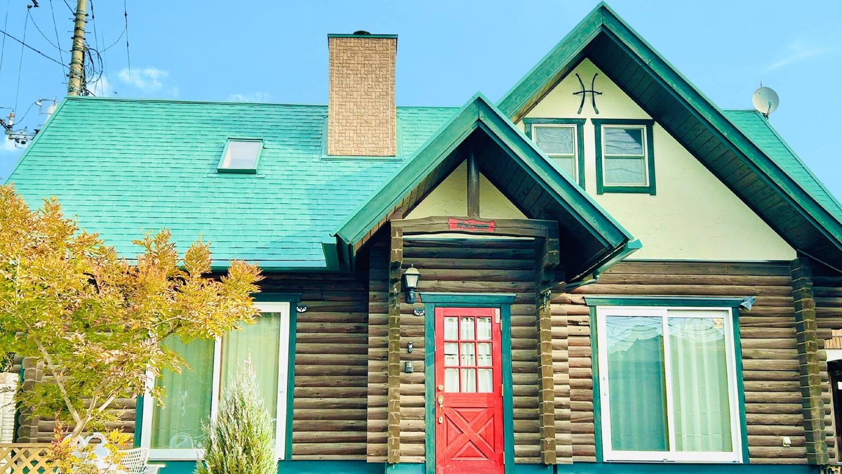 Sano Cabin | Fully equipped with wood stove, large projector, hammock, board games, toys, and other amenities for a comfortable stay! Modern log house, 17 minutes from Ashikaga Flower Park!