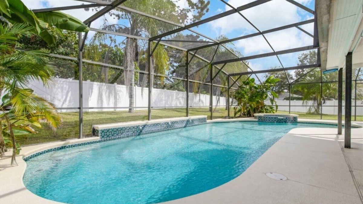 Greater Groves House | Fully Fenced, Extra Large Lot, Private Pool & Spa Close to Attractions, Restaurants & Supermarkets (PG2200)
