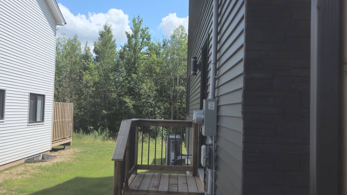 Moncton House | Fully furnished 1-bed basement apt in Moncton, fits 3 adults. Modern & cozyrnrn