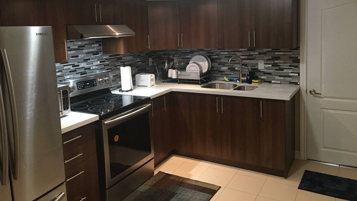 Brampton House | Fully Furnished 2 Bedroom Bmt Apartment - Separate & Private
