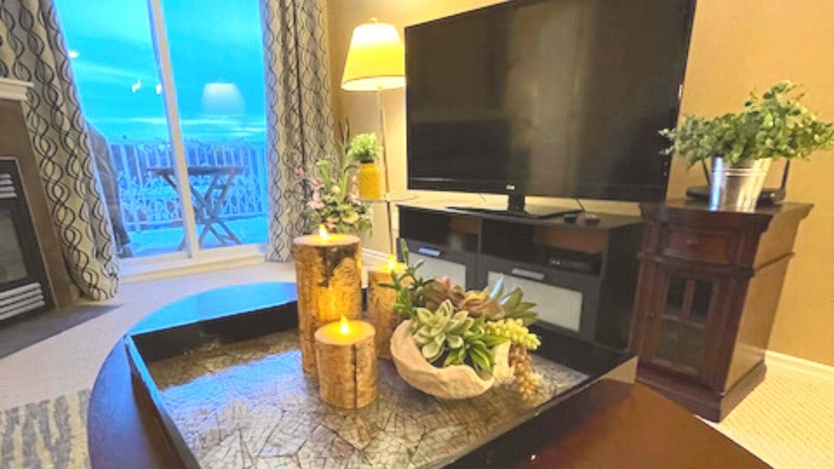 Whyte ave Condo | Fully-furnished 2bd 2bth with Underground Parking