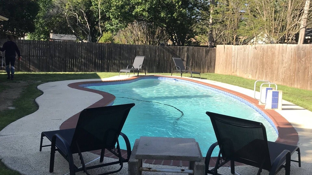 West Arlington House | Fully Furnished 3/2 with pool for 30+ day stays in Arlington Texas!