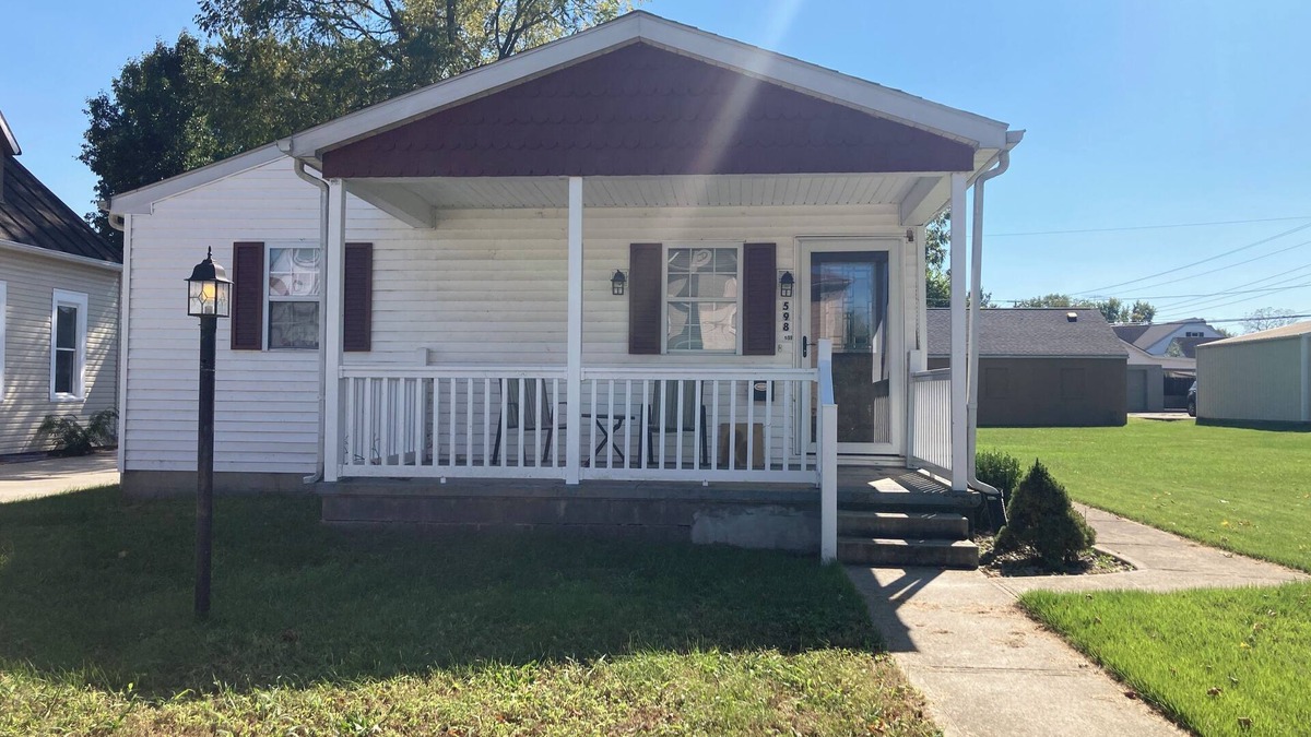 Chillicothe House | Fully Furnished 3 bedroom 2 bath home home with upscale finishes