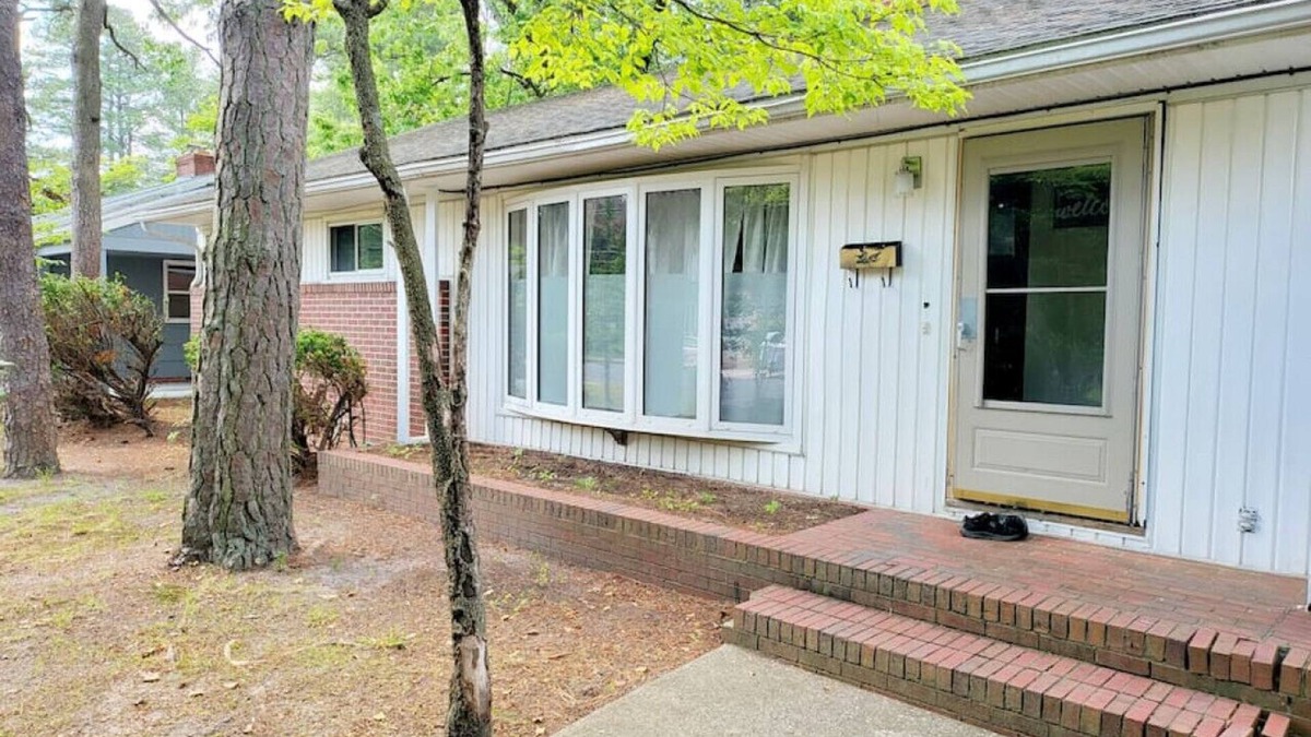 Salisbury House | Fully furnished 3-bedroom house sporting Queen-size beds in each room