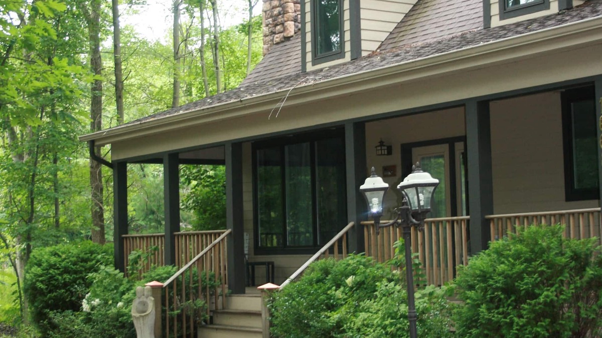Union Pier House | Fully Furnished 3 Bedroom Home in a Tranquil Wooded Setting
