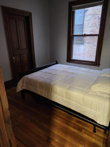 Downtown Hartford Apartment | Fully furnished 3 bedrooms loft
