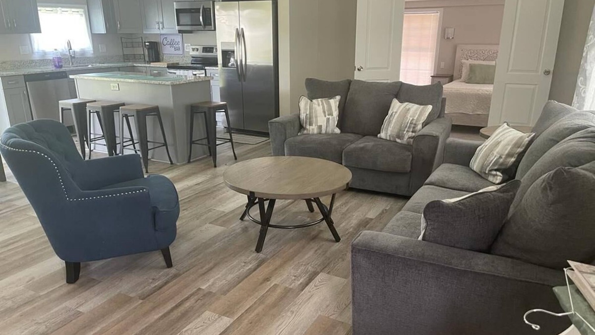 North Newport News House | Fully furnished 3 bedrooms house. Near Busch Gardens and Colonial wiiliamsburg.