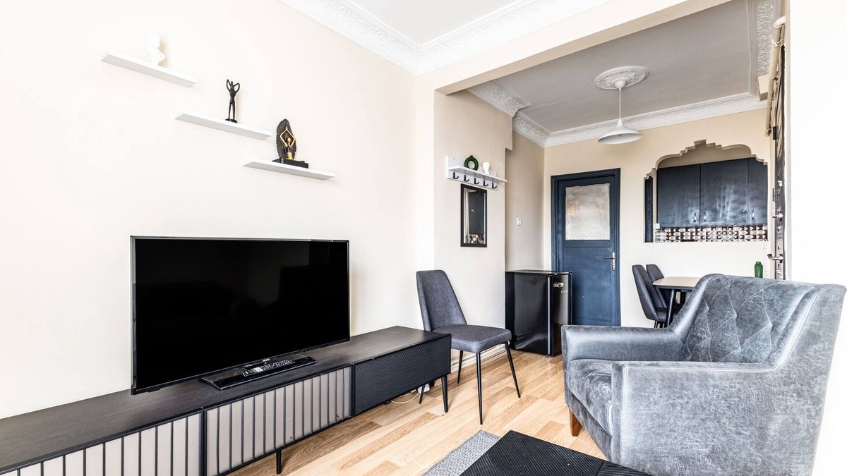 Rasimpasa Apartment | Fully Furnished and Spacious Flat in Kadikoy