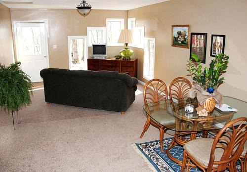 Greeneville House | Fully Furnished Cabin Rental with Fire Pit near Cherokee National Forest