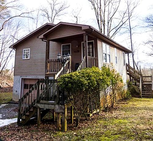 Greeneville House | Fully Furnished Camping Cabin near Cherokee National Forest