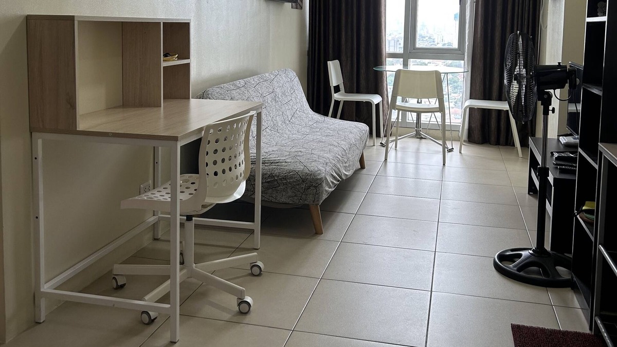 Bagong Pag-asa Condo | Fully Furnished Condo unit near shopping malls