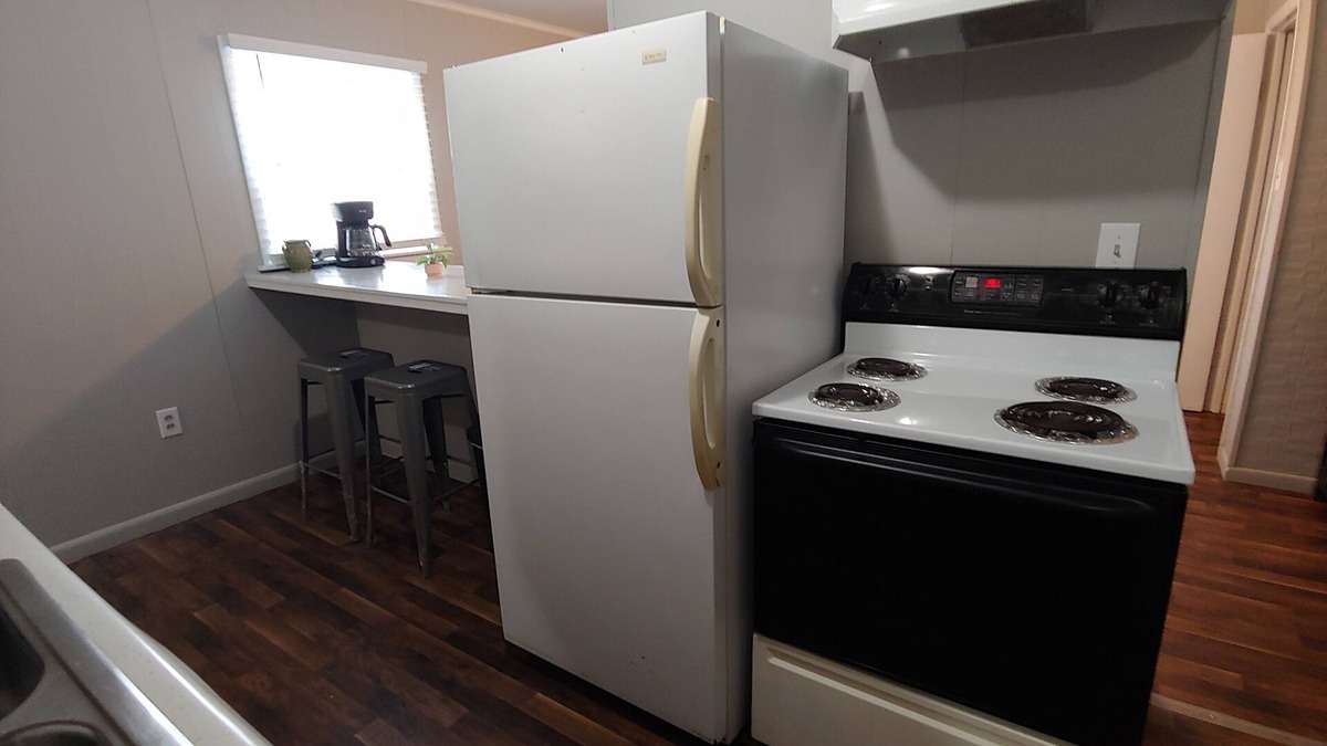 Bluewell Apartment | Fully Furnished Executive Rental Studio 1-Bath Pets Allowed