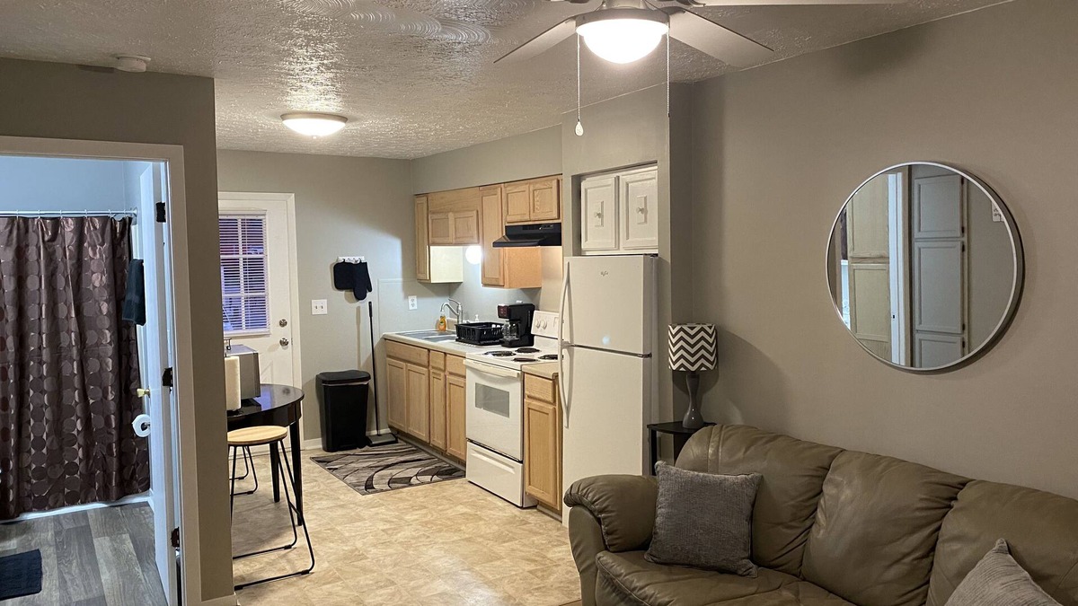 Bluewell Apartment | Fully Furnished Executive Rental 1-Bed 1-Bath Pets Allowed