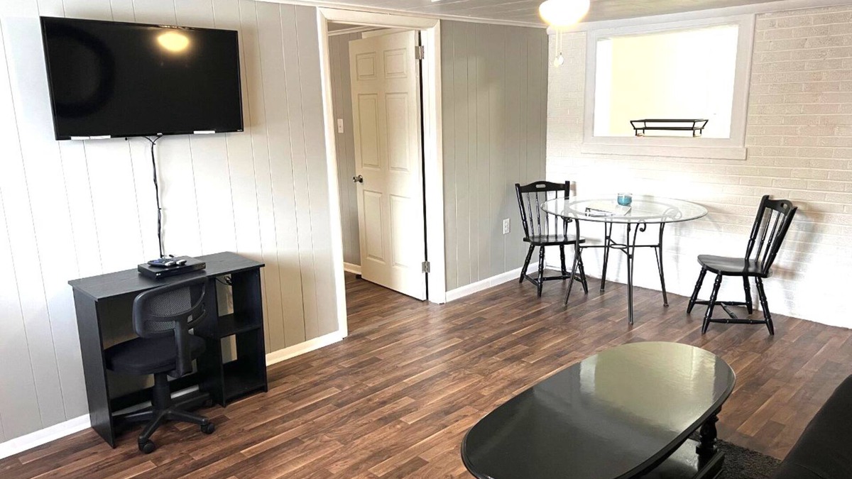 Bluewell Apartment | Fully Furnished Executive Rental Large 1-Bed 1-Bath Pets Allowed
