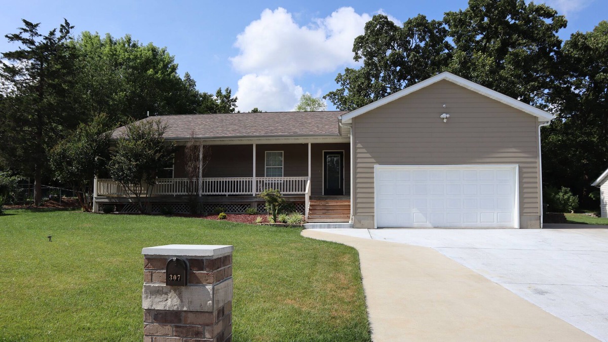 Rolla House | Fully Furnished home in Rolla with country charm