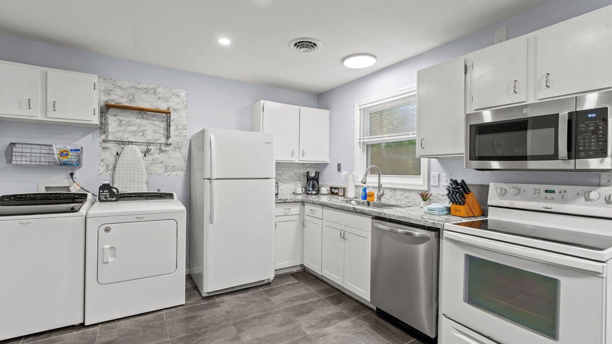 Chesterfield House | Fully furnished long-term home, dog-friendly, huge fenced-in backyard, office