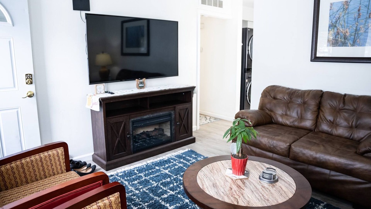 Romulus House | Fully Furnished Newly renovated 3 Bed 1Full Bath Single Family Home near Airport