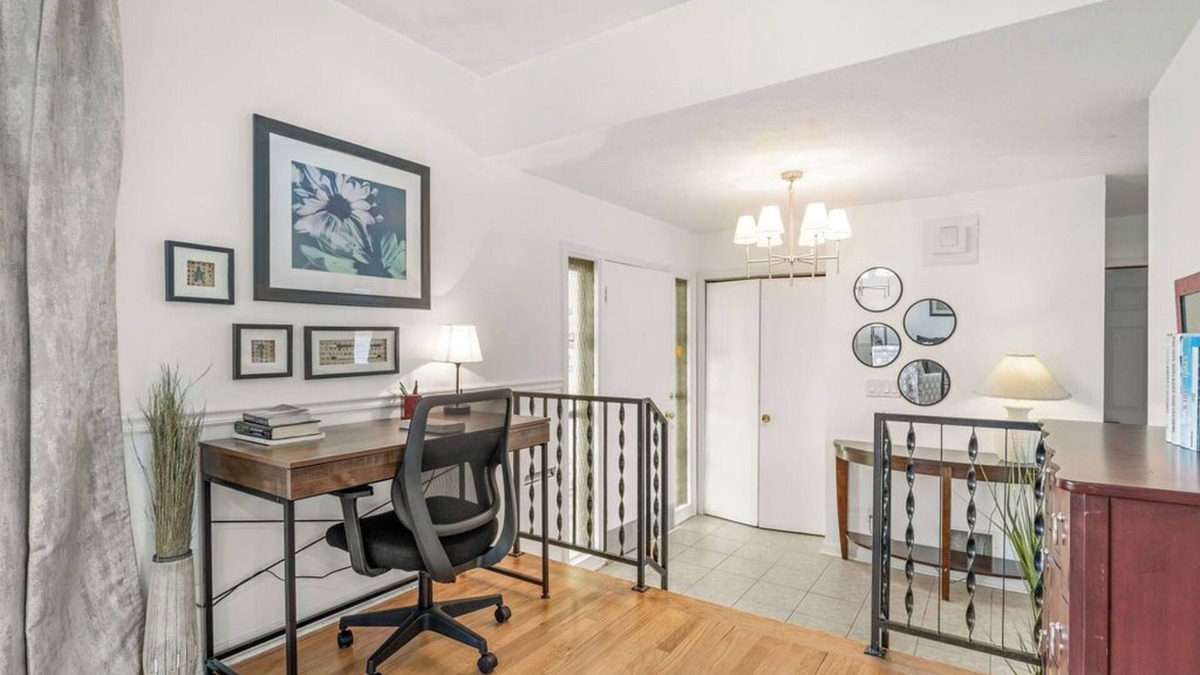 Columbus House | Fully Furnished Paid Utilities 3-bedroom 2-1/2 Bath Home on a quiet Cul-de-Sac