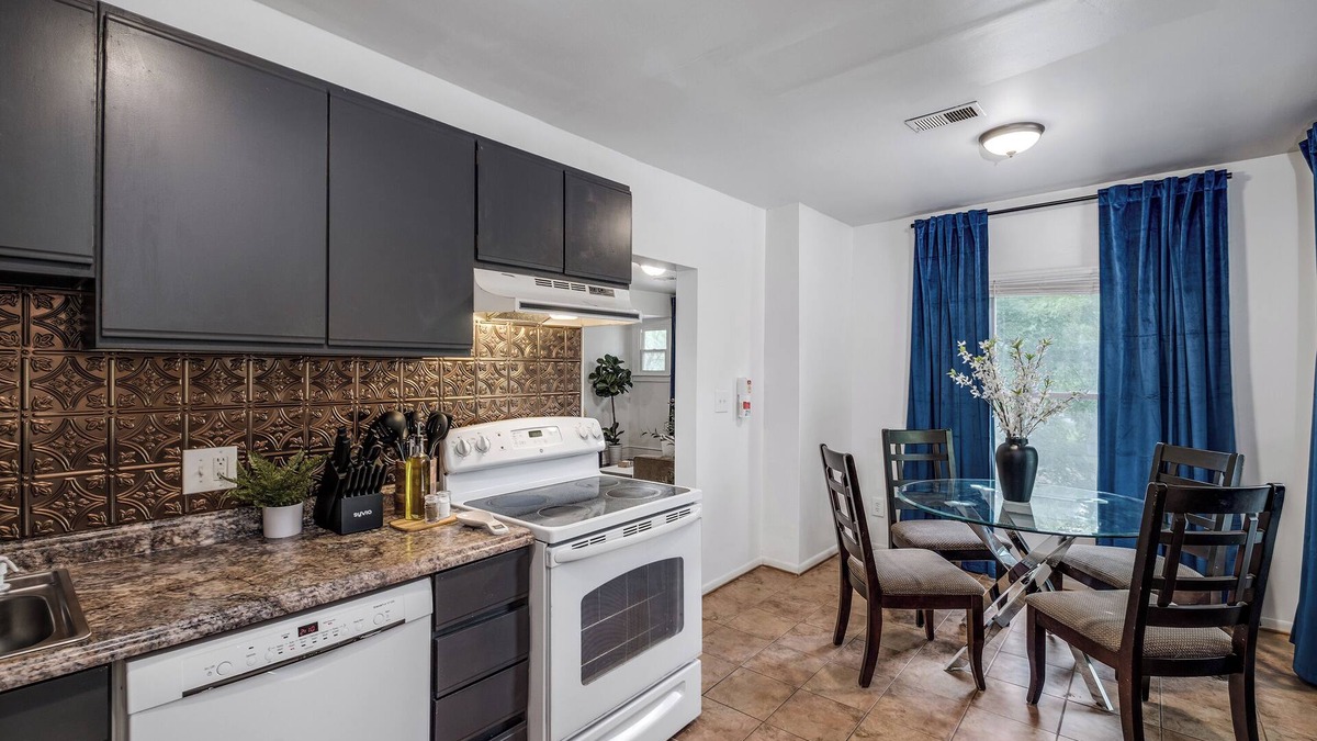 Ypsilanti Apartment | Fully Furnished, Pet-Friendly Renovated Apt Near EMU w/Free Parking