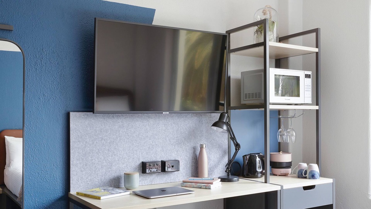 Preston House | Fully Furnished Studio Rooms with included Leisure Facilities & Utilities