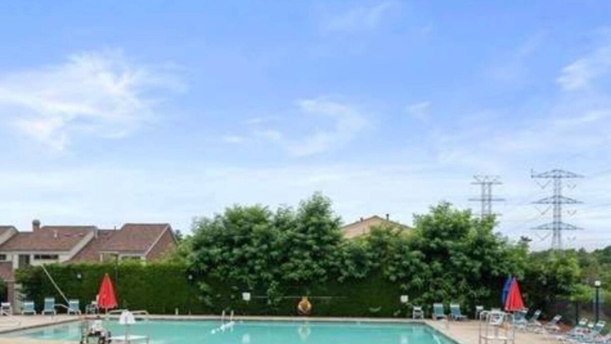 Stoughton House | Fully Furnished Townhome with 3 bedroom and 1.5 bath