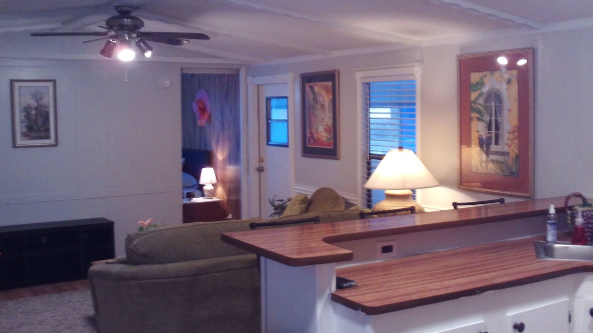 New Port Richey East House | Fully Furnished, newly renovated 2/1.5 mobile home in quiet, well kept community