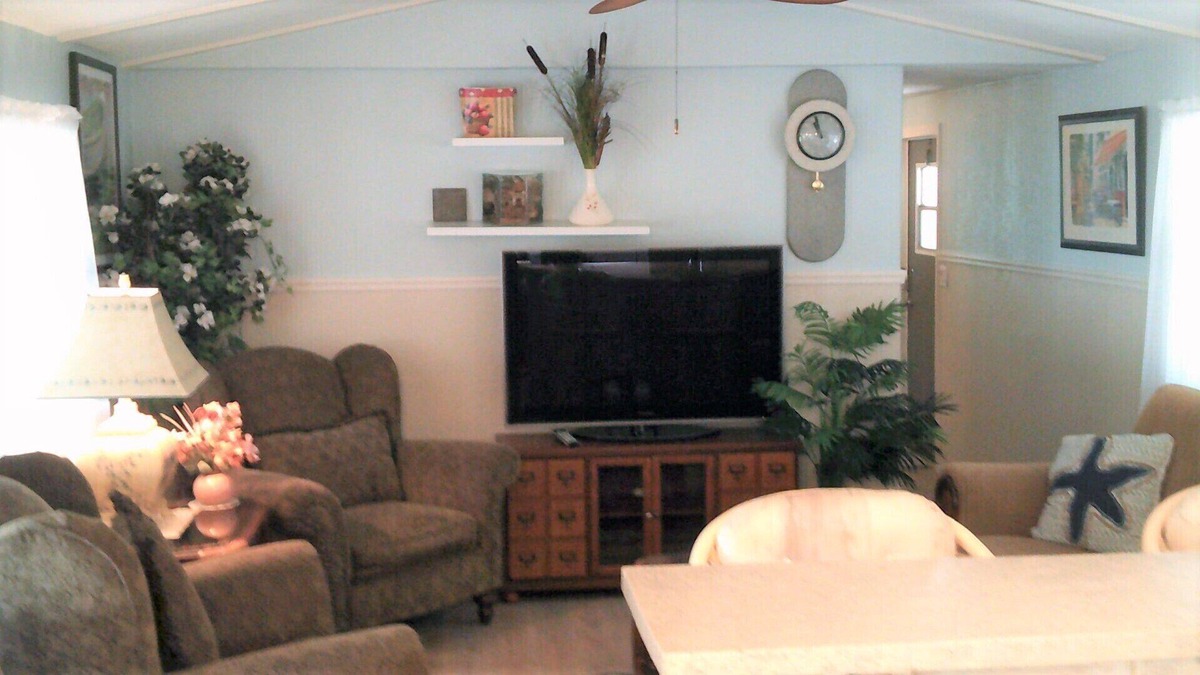 New Port Richey East House | Fully furnished warm Florida retreat in a quiet park close to Florida Fun spots