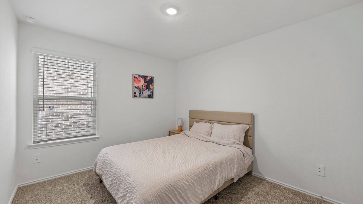Spring House | Fully furnished with utilities, 3 bedrooms close to IAH airport, pets welcome!