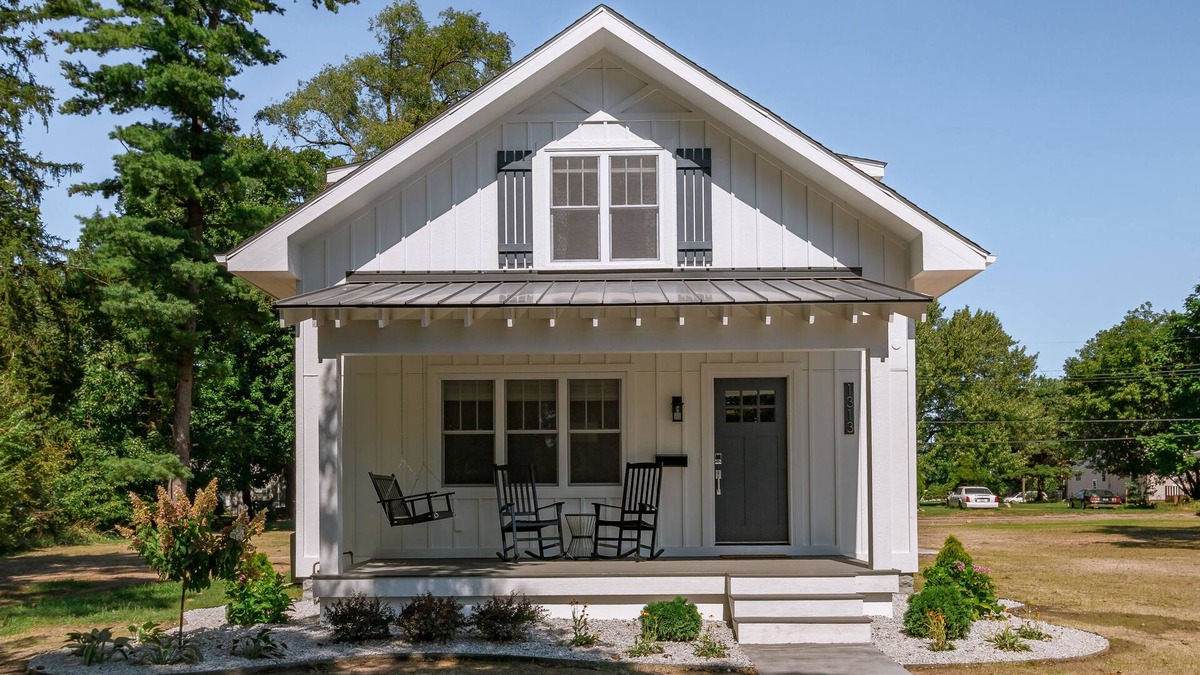 Northeast South Bend House | Fully remodeled 5 star 4 bedroom cottage. Short walk to Notre Dame & Eddy Street