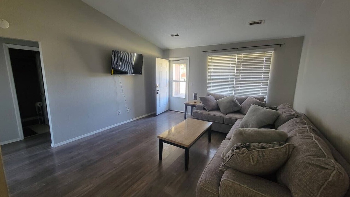Pontoon Beach House | fully Remodeled explorers luxury suite