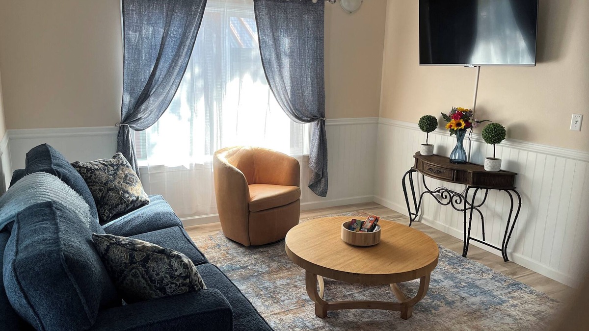 Altamont House | Fully Remodeled Home Near Crater Lake Close To Downtown Just In Time For Fair