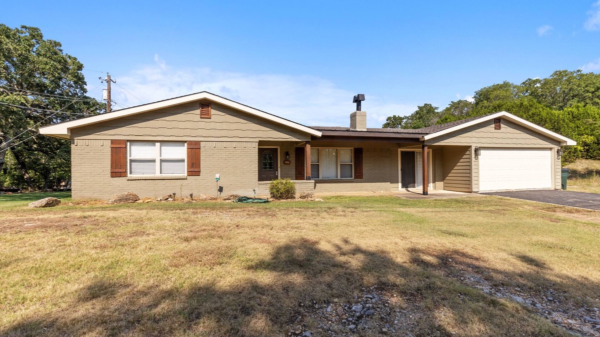 Sulphur House | Fully remodeled near lake Arbuckle and all that Murray county has to offer!