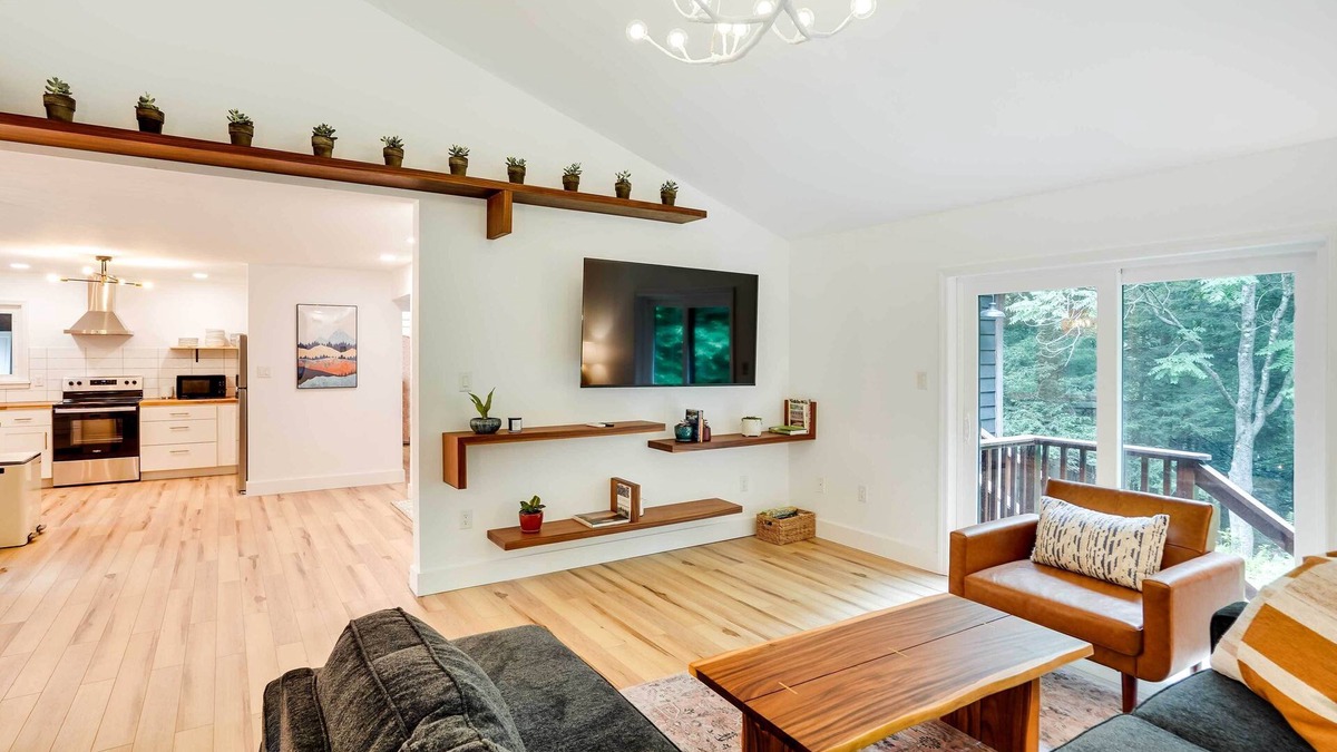 Saugerties House | Fully Remodeled Saugerties Retreat on 7 Acres!