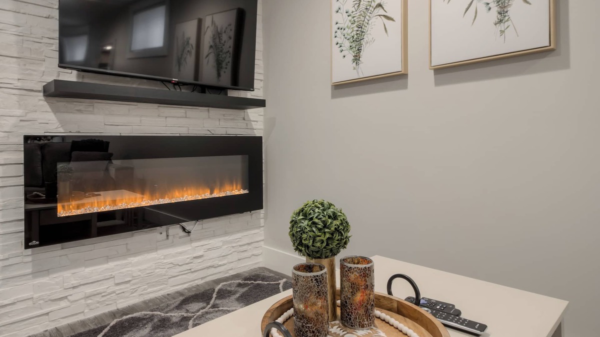 South Lethbridge House | Fully Reno'd 2 Bedroom, 2 Bath Legal Basement Suite. Heart of the Southside
