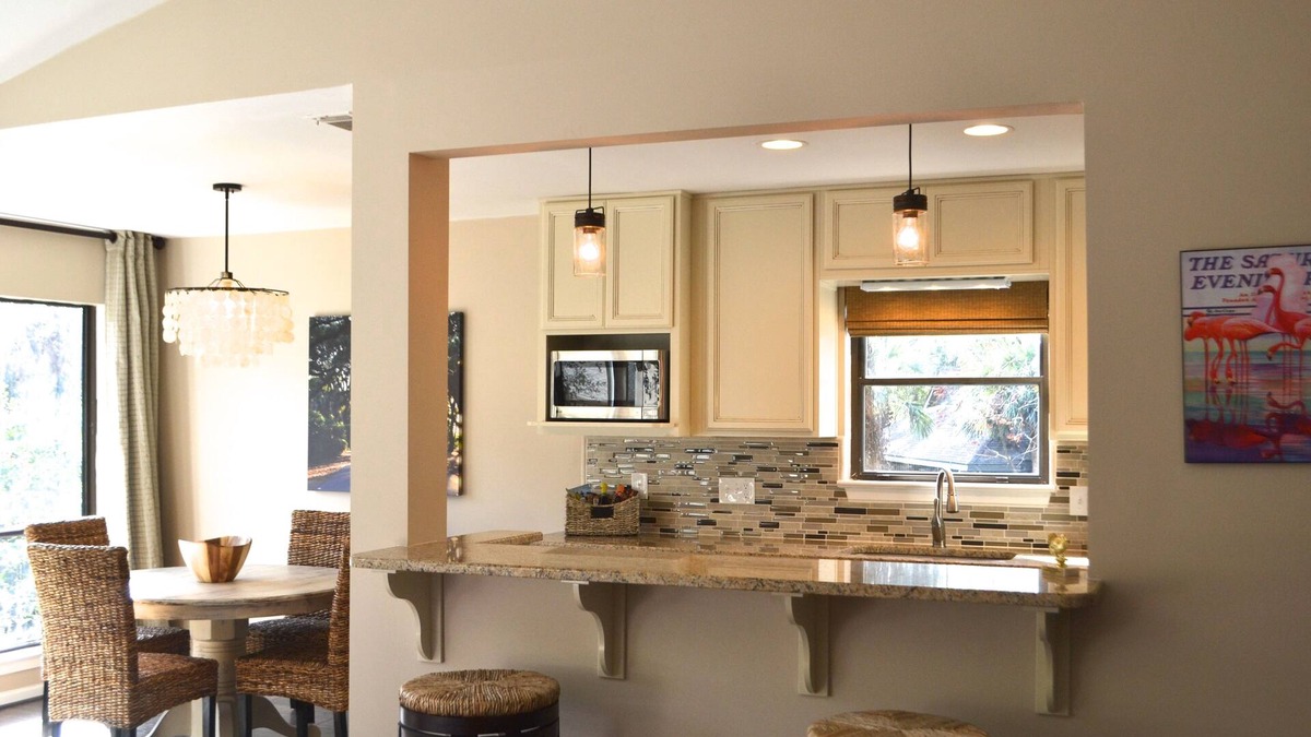 Sea Pines Condo | Fully Renovated Top-Floor Sea Pines Villa near Harbour Town in Lighthouse Tennis
